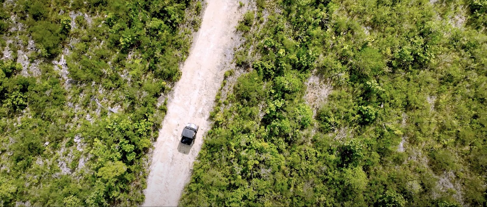 Buggy Désir vu du ciel sur une piste de La Désirade